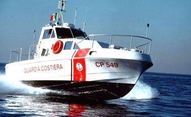 La Guardia Costiera di Genova soccorre cinque ragazzini su tavole sup