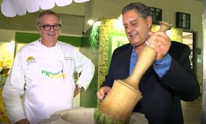 Meeting di Rimini, Toti tra pesto ed elezioni: "Qui troviamo interlocutori della lista Noi Moderati"