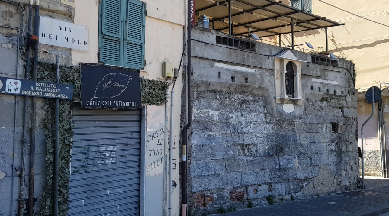 Genova, sale la tensione al quartiere del Molo: furti e disordini al centro minori ex Massoero
