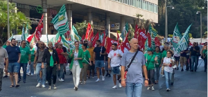 Genova, corteo in centro dei lavoratori della vigilanza privata: "Contratto fermo da sette anni"