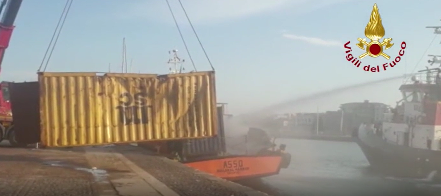 Crotone, esplode una saldatrice in porto: morte tre persone