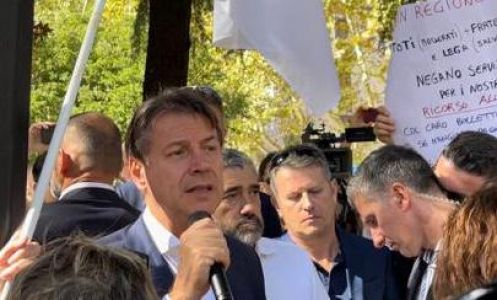 Elezioni, Giuseppe Conte a Genova canta 'Bella Ciao': "Per tutti coloro che sono antifascisti"