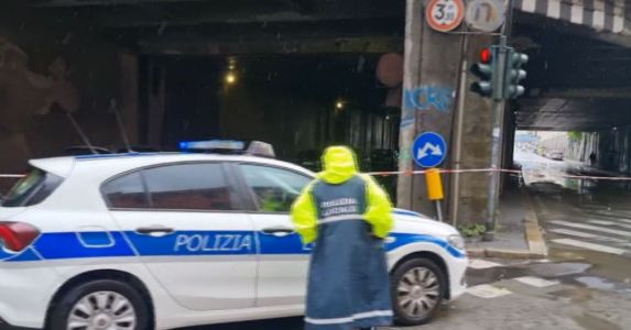 Maltempo, a Genova chiuso il sottopasso di via Degola 