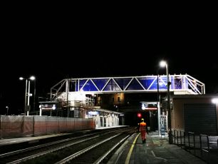 Genova, varata la nuova passerella pedonale della stazione di Voltri