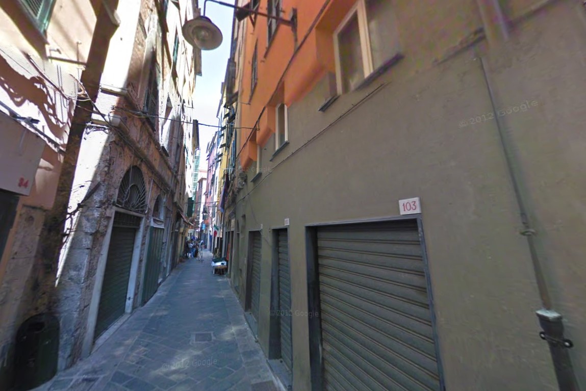 Genova, albergatore ferito e rapinato in via Prè: arrestato un 23enne