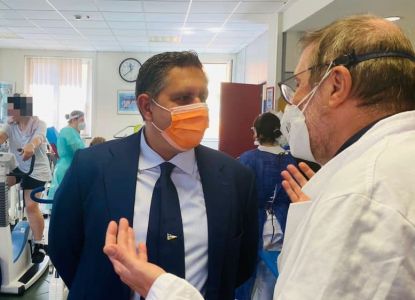 Covid in crescita in Liguria, Toti: "Proseguire con vaccinazioni e quarte dosi "
