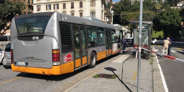 Genova, fatto brillare il pacco abbandonato su un autobus a San Fruttuoso: era una valigetta per gli attrezzi