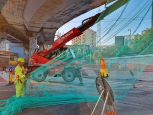 Genova, sopraelevata chiusa direzione ponente causa caduta calcinacci e pezzi di ferro: sul posto vigili del fuoco e polizia locale