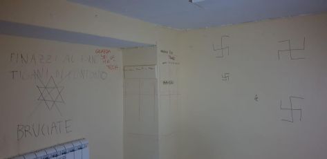 Svastiche e scritte antisemite al liceo Cassini di Genova, Cgil: "Aumentano i casi di matrice fascista"