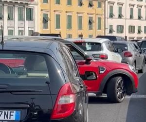 Genova, sopraelevata bloccata per il corteo di Ansaldo Energia: automobilisti costretti a fare inversione