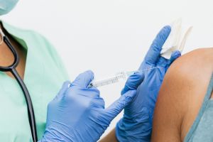 Liguria, lunedì al via la campagna vaccinale contro l'influenza: già oggi aprono le prenotazioni