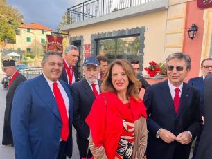 Liguria, il presidente Toti nominato "Nobile Protettore dell'arte del salame di Sant'Olcese"