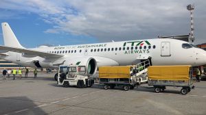 Genova, è atterrato puntuale il primo volo Ita da Fiumicino col nuovo Airbus A220-300