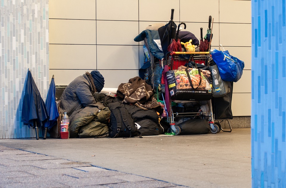 Genova, torna l'iniziativa "Ri-Scalda la notte" per donare coperte e piumoni ai senzatetto