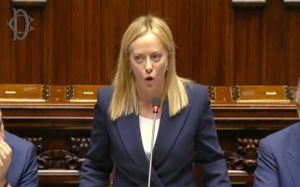 Governo, Meloni alla Camera per la fiducia: "Prima donna premier: sento questo peso. Ora semipresidenzialismo, tregua fiscale e attenzione al sud"