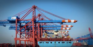 Porto di Amburgo, il gruppo cinese Cosco acquista il 24,9 per cento di uno dei quattro terminal