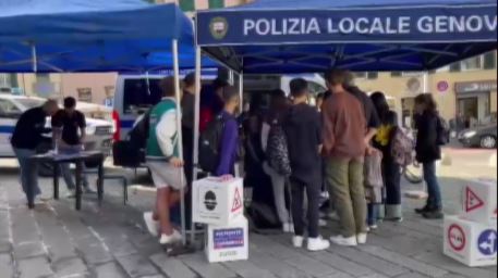 "Incidente? Pensaci prima", la campagna della Polizia locale di Genova che mostra gli effetti di alcol e droghe