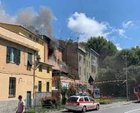 Busalla, prende fuoco un appartamento: al San Martino in codice giallo i due inquilini