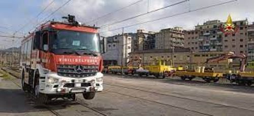 Genova, sei nuovi autisti abilitati alla guida del mezzo bimodale dei Vigili del Fuoco