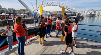 Genova, sul kayak a caccia di microplastiche