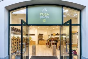 Al Serravalle Designer Outlet il temporary shop "Fuga di Sapori" con i prodotti enogastronomici realizzati da detenuti