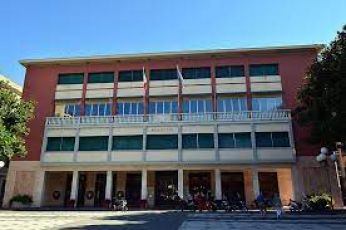 Recco, sul tetto del palazzo comunale ecco l'impianto per produrre energia elettrica 