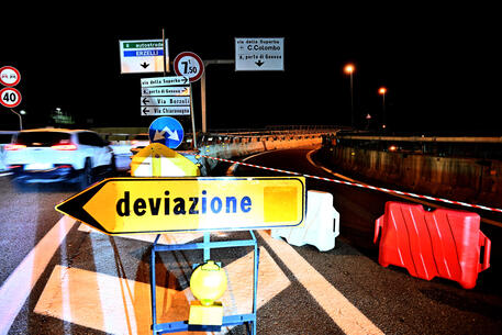 Genova, riaperto il viadotto dell'aeroporto: puntellate le pile