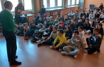Genova, Il giornalista Paolo Zerbini incontra le scuole per raccontare loro giornali e tv