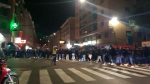 Sampdoria, la rabbia dei tifosi: gradinata di spalle per protesta, poi l'assembramento all'uscita del Ferraris 