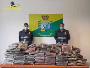 Savona, sgominato traffico di droga: tre arresti, sequestrati 187 chilogrammi di cocaina