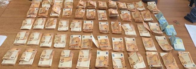Genova, sequestrati dall'Ufficio Dogane oltre 2 milioni di euro non dichiarati