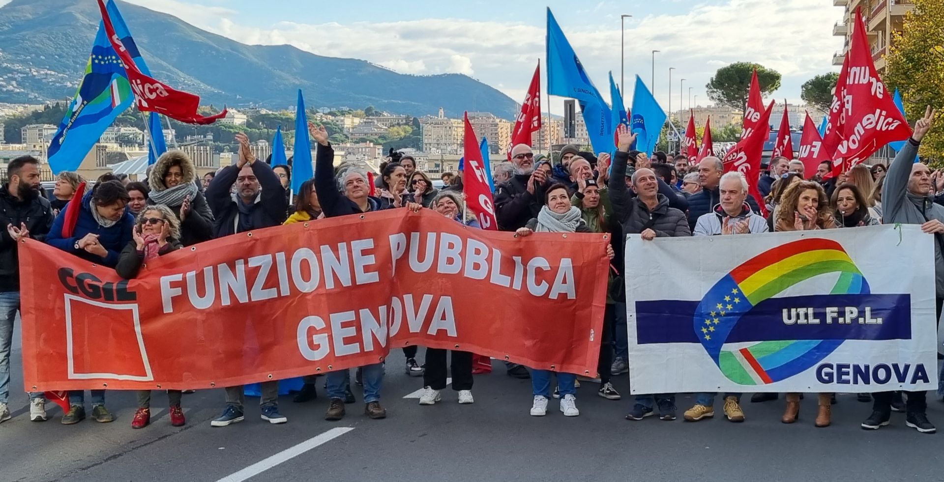 Genova, lavoratori dell'ospedale Galliera in sciopero: partito il corteo