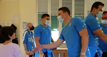 Genova, la Nazionale di rugby fa visita ai pazienti del Gaslini