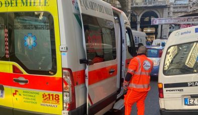 Genova, incidente in via Fieschi: scooter contro furgoncino, una ragazza finisce in ospedale