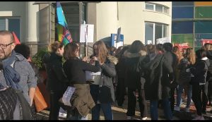 Genova, presidio dell'Rsu davanti al Gaslini: proteste contro la carenza di organico e il precariato