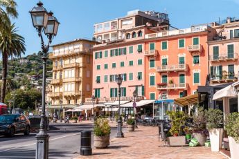 Rapallo, scatta il "piano del colore": pellicole usa e getta per abbellire le facciate delle case