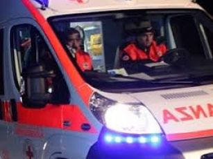 Genova, moto investe pedone a Sturla: tre persone in codice rosso al San martino