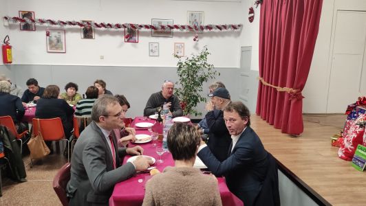 Genova, cena di Natale con la Cucina Popolare Genovese: fra i partecipanti anche il sindaco Bucci