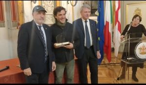 Genova, a Palazzo Tursi Bucci premia il cantautore anglo-ligure Jack Savoretti 