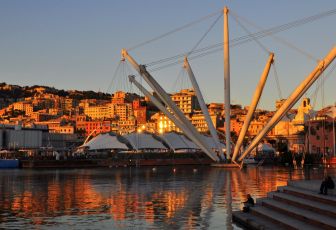 Genova, spaccia crack ed eroina al Porto Antico: arrestato un 22enne