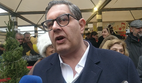 Inaugurazione Mercatino San Nicola, Toti: "Che sia un Natale sereno lontano dall'incubo Covid"