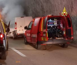 Genova, furgone prende fuoco sull'A7: circolazione bloccata per circa mezz'ora