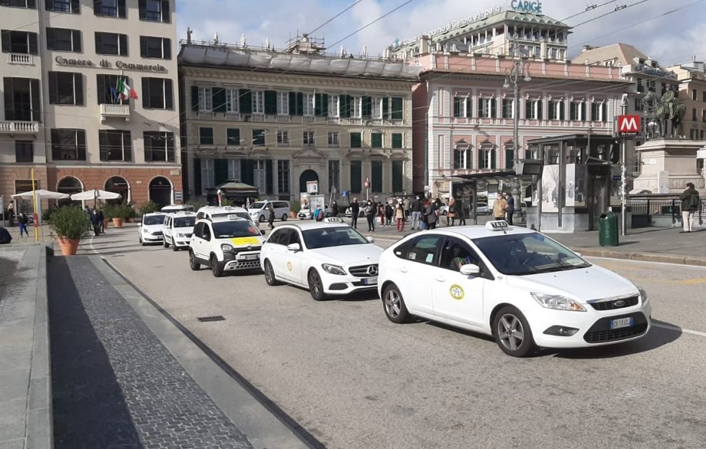Genova, arriva la nuova app per chiamare i taxi in città