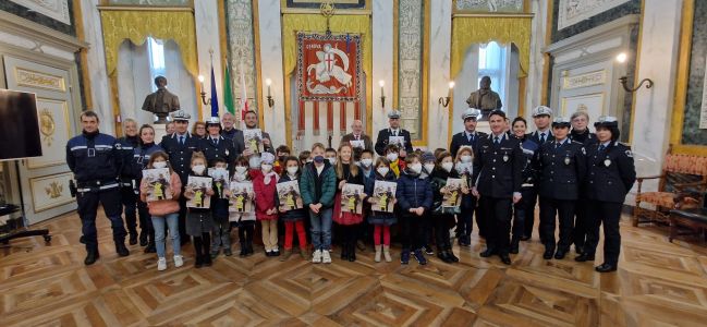 Genova, bambini protagonisti del calendario 2023 della Polizia Locale