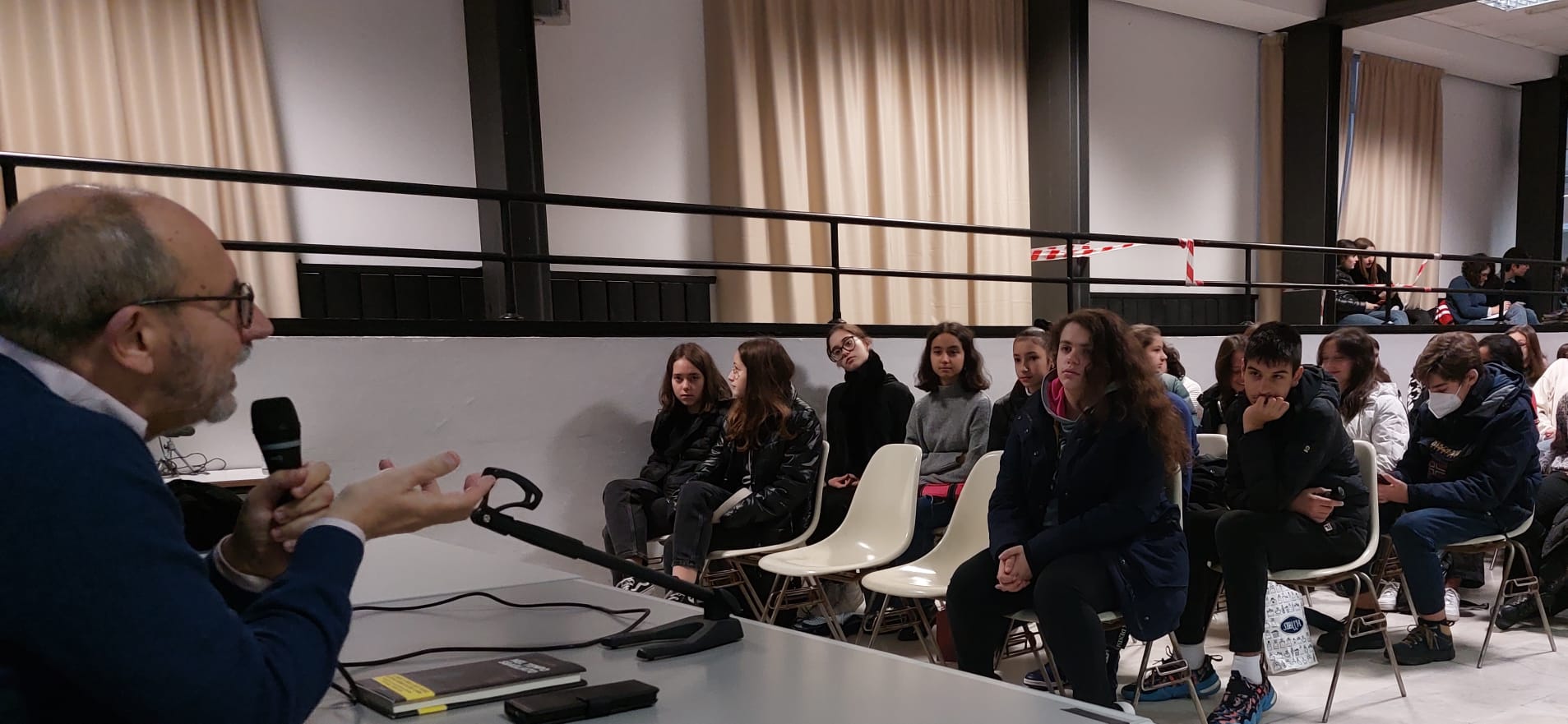 Genova, incontro fra gli studenti del liceo Mazzini e il giornalista Paolo Zerbini