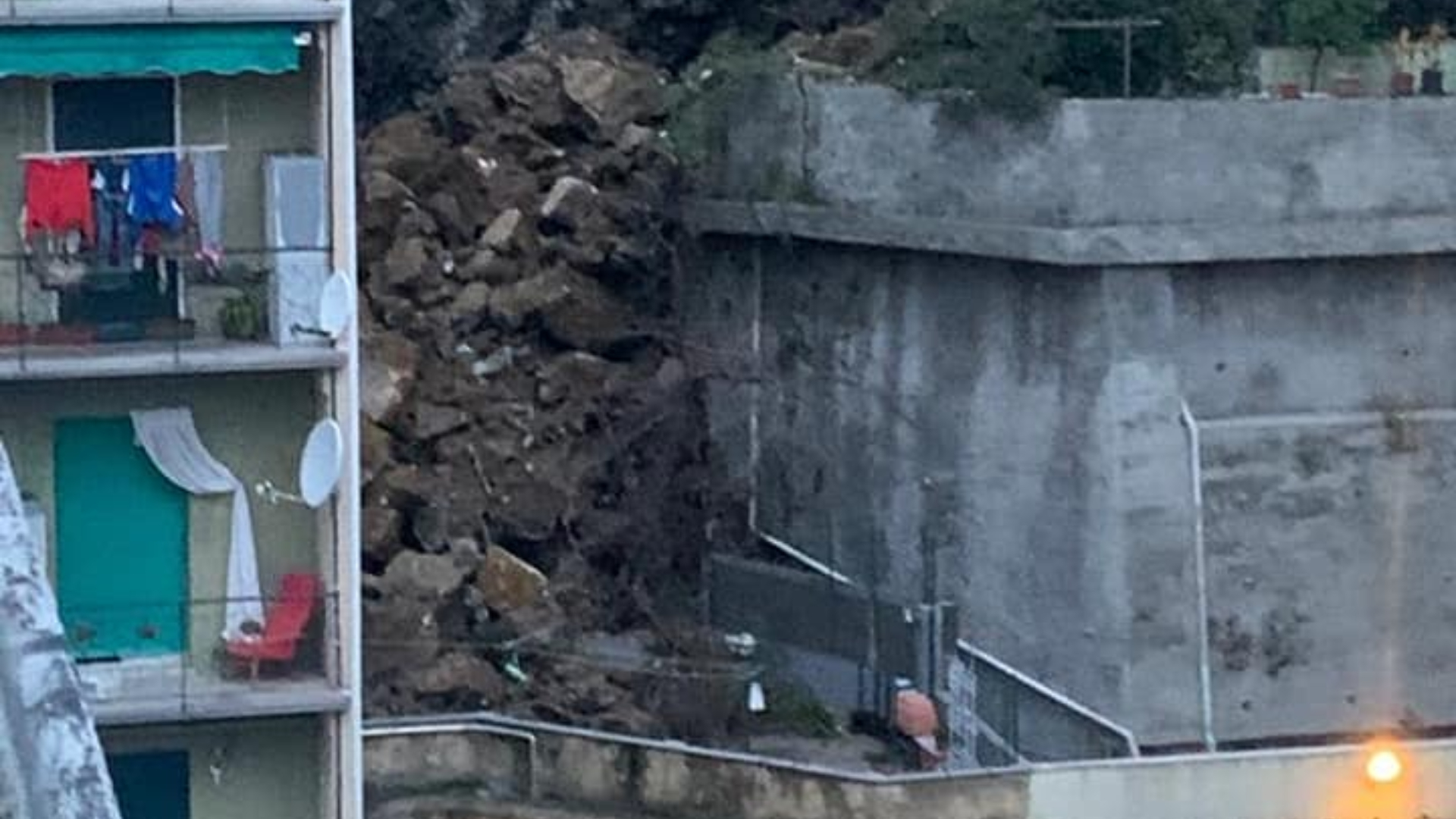 Genova, frana in via Posalunga: oltre 79 abitazioni evacuate