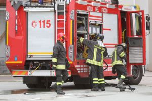 Ventimiglia, incendio in un casolare di via Gallardi: migranti accendono un fuoco per scaldarsi