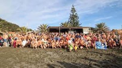 Riva Trigoso, al cimento di Santo Stefano record di iscritti. Tra i nuotatori il sindaco di Lavagna