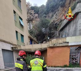 Genova, frana via Posalunga: già tre giorni prima del crollo i residenti avevano lanciato l'allarme per alcuni massi caduti