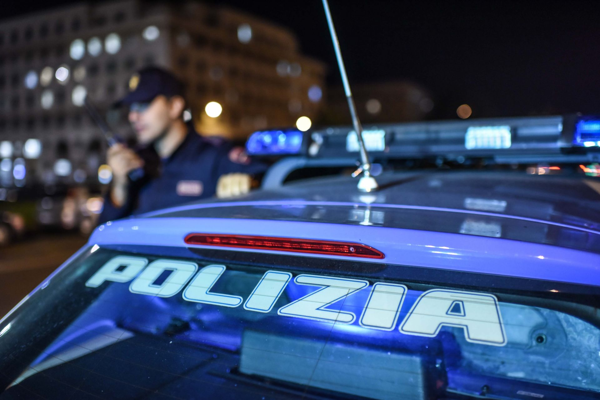 Spezia, ladro tenta di rubare un'auto ma rimane bloccato al suo interno: arrestato